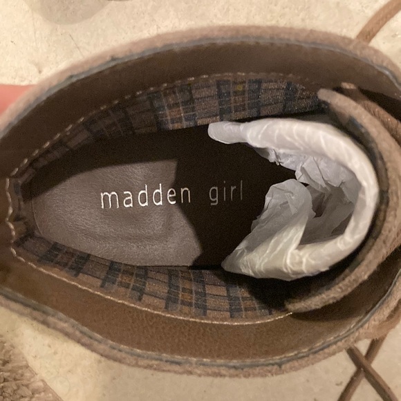 Madden Girl Beige Suede Booties Size 6.5 - Picture 5 of 5